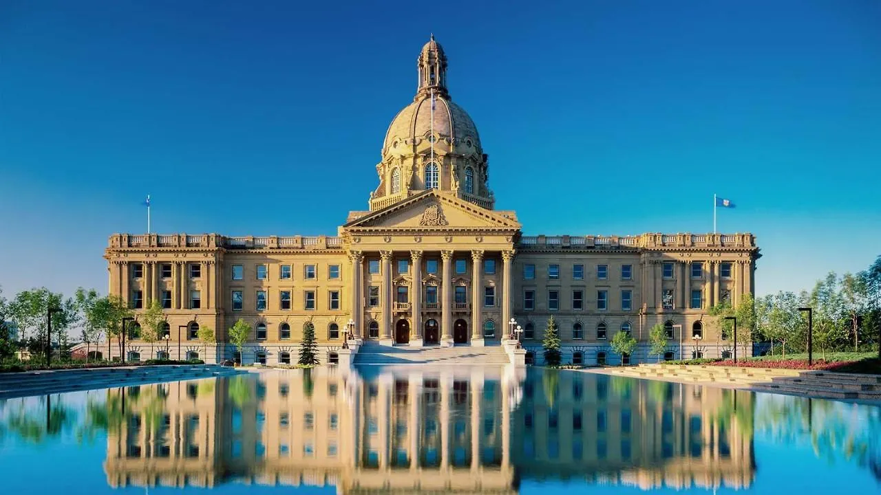 Vibrant Modern Oasis - Free Parking, Netflix, Fast Wi-Fi - Long Stays Welcome Edmonton